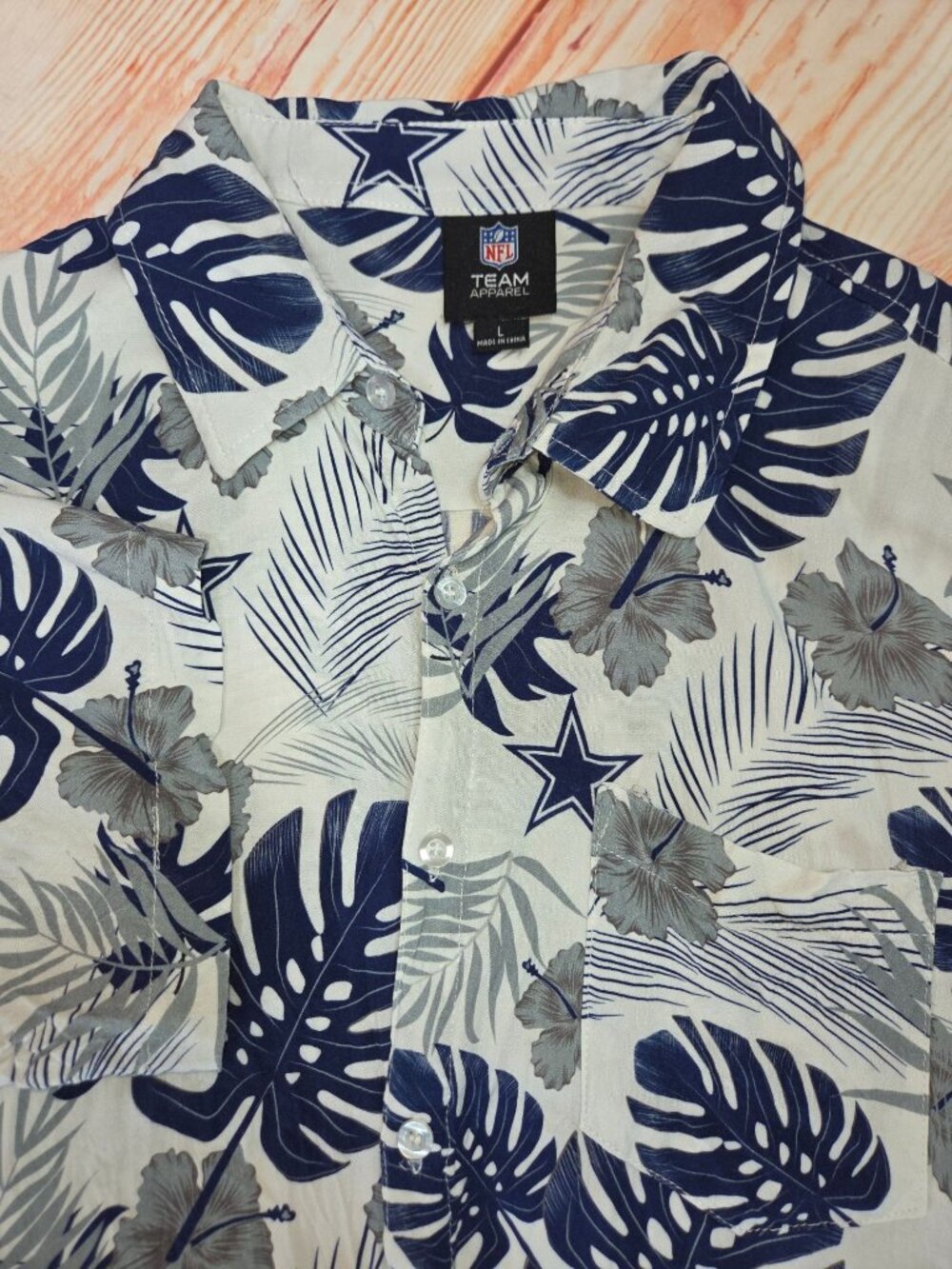 Dallas Cowboys NFL Team Apparel Hawaiian Shirt Large